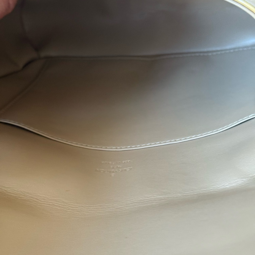Authentic Louis Vuitton Vernis Thompson Shoulder Bag with Classic Design. - Picture 12 of 14